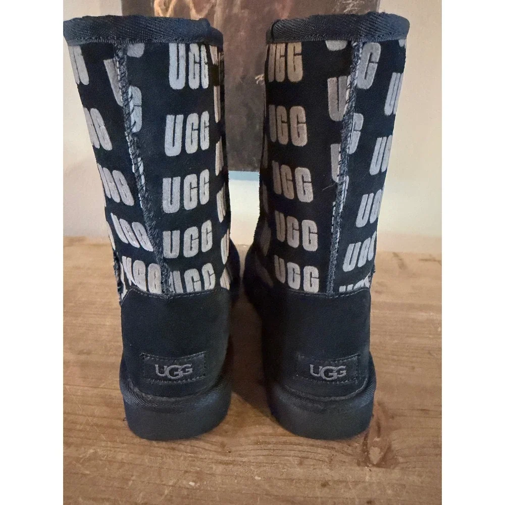 UGG Classic Short‎ Logo Boots Black Gray Suede Sheepskin 1138175 Womens 7